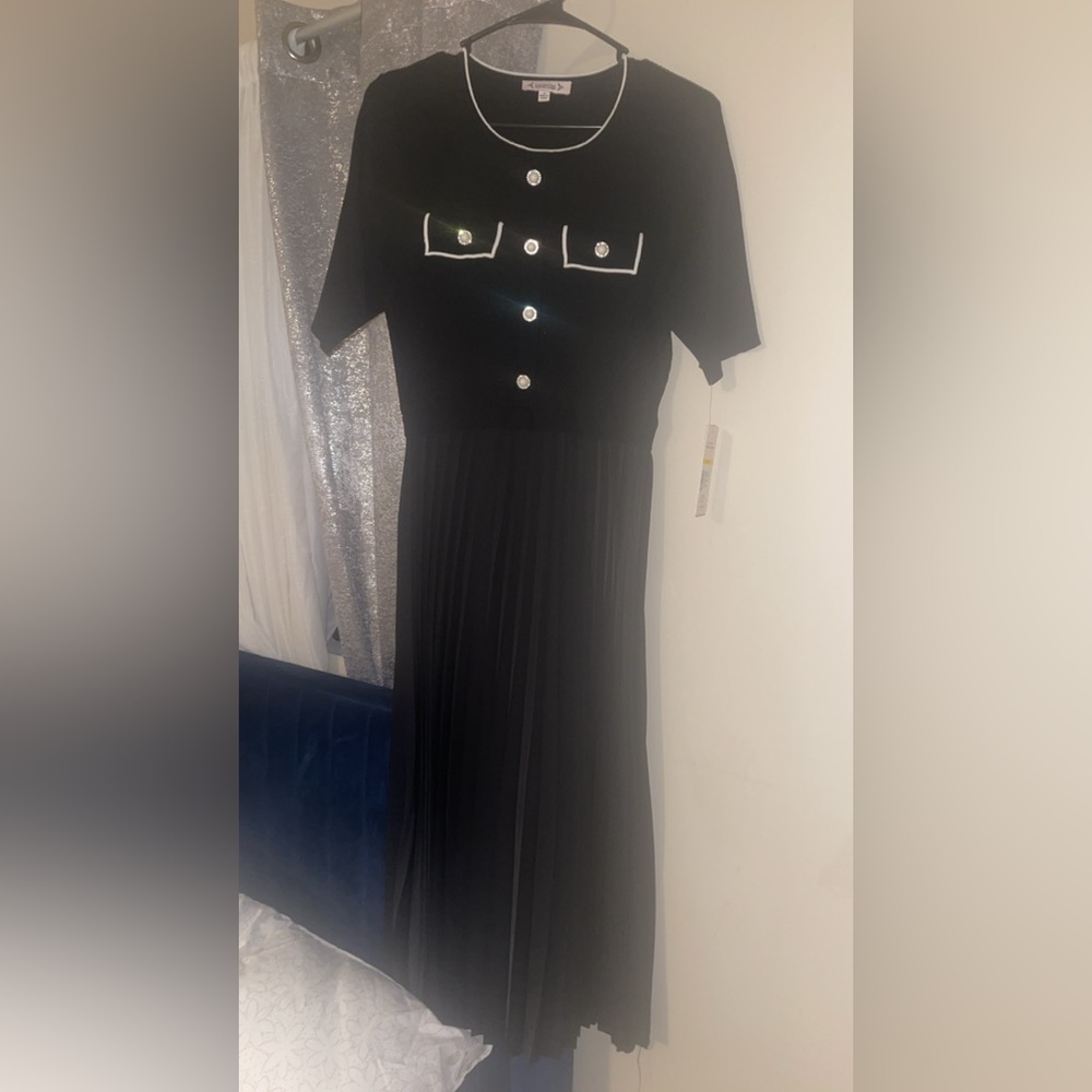 Nanette Lepore Elegant Black Pleated Short-Sleeve Dress with Button Detail